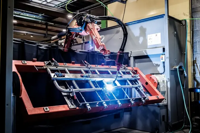 从“复杂调试”到“一键生成”：传统钣金企业Tol Plaatwerk重构机器人自动化焊接效率